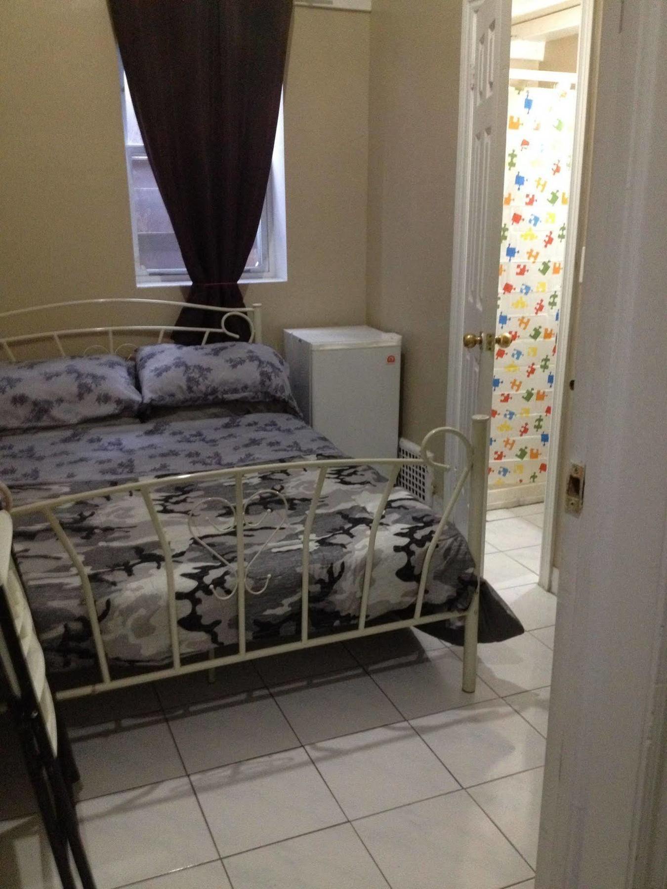 Guest house Travellers Toronto