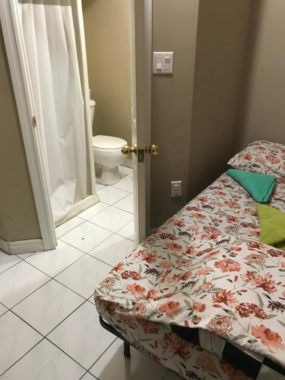 Travellers Guest house Toronto